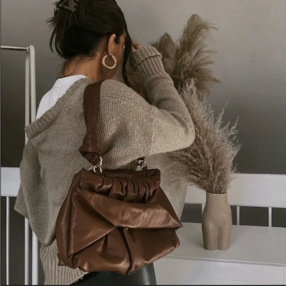 WRAP FRONT LEATHER BAG - Picture 2 of 11